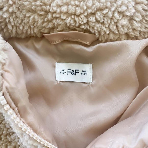 Size 4-5 girls sherpa coat - Picture 2 of 4